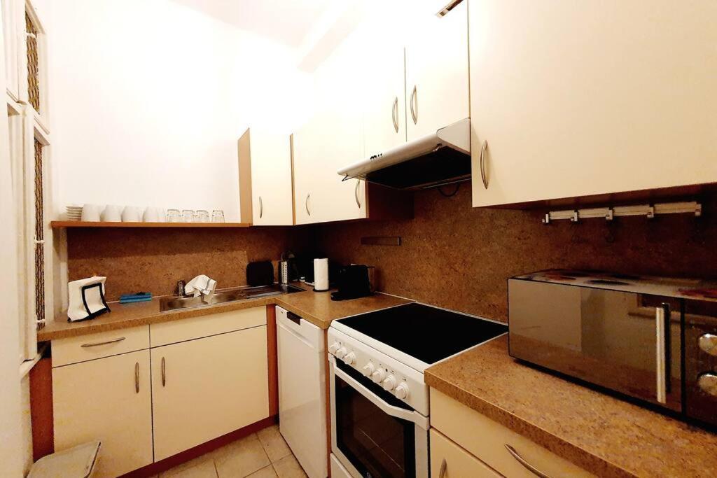 Savoir Vivre Apartments Rueppgasse Виена Стая снимка